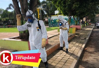 Tim GTPP Covid-19 Batang Kembali Semprot Disinfektan di Sepanjang Jalan Protokol