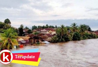 Tampak banjir merendam puluhan rumah-rumah warga