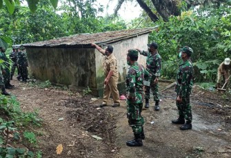 Kebersamaan Dandim 0807/Tulungagung Bersama Kepala Desa dan Warga