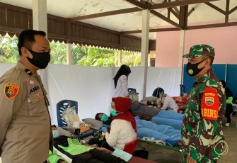 5 Personel Polsek Tapung Hilir Ikut Donor Darah