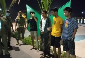 Personil Satpol PP Kota Bengkulu Melakukan Patroli Penerapan Protokol Kesehatan di Tempat Wisata 