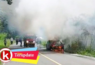Pasca Honda Jazz terbakar dan dipadamkan unit Damkar setempat