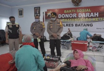 Polres Batang Sumbangkan Seratus Kantong Darah ke PMI
