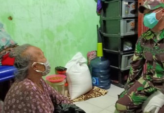 Ini Kepedulian Koramil 08/Johar Baru Kepada Lansia Binaan