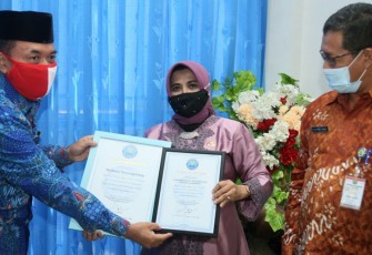 Plt. Walikota Tanjungpinang Hj. Rahma S.IP usai penandatanganan Surat Keputusan Bersama (SKB)