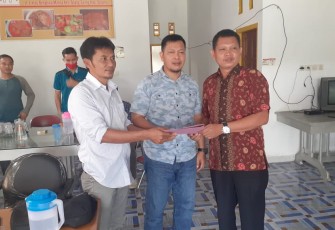 Sejumlah Warga Babatan Serahkan Surat Tuntutan RDP ke Dewan Seluma