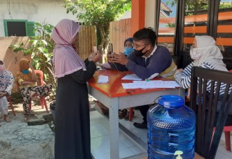 Warga Seluma Terima BST Kemensos Tahap III di Kantor Pos Cahaya Negeri