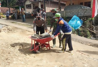 Kerjasama Tak Pandang dengan Siapa Saja
