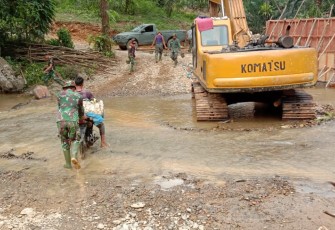Wujudkan Pembangunan Merata, Prajurit Tiga Matra dan Polri 'Serbu' Kampung Terisolir di Bahorok