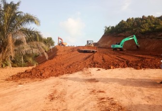 SEJUMLAH ALAT BERAT DILIBATKAN DALAM GIAT TMMD KE-108 KODIM SUBANG