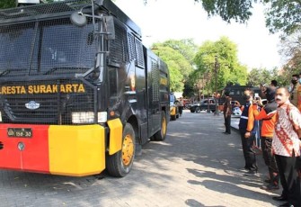 Persiapan penyemprotan desinfectan massal guna mencegah perluasan penyebaran Covid-19 di sejumlah lokasi di Kota Solo Jawa Tengah.