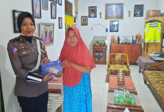  Istri Babinsa Kayu Kunyit Kodim 0408/BS Terima Kado SIM Gratis