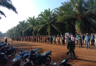 WARGA SERANGPANJANG BERI SUPORT GIAT TMMD 108