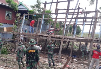 Hari ketiga Satgas TMMD ke-108 Kodim 1425/Jeneponto bongkar rumah Janda yang hidup sebatang kara