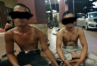 Dua terduga pelaku saat diamankan