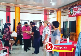 Walikota Santoso Mendistribusikan Rastrada Tahap Dua (foto: Faisal NR / Klikwarta.com) 