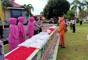 Kapolda Bengkulu Salurkan Bantuan 15.545 Kg Beras