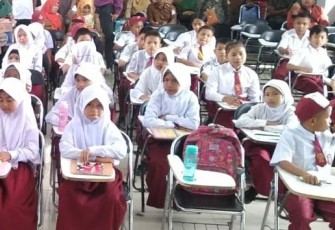 Siswa sekolah Kabupaten Aceh Singkil.