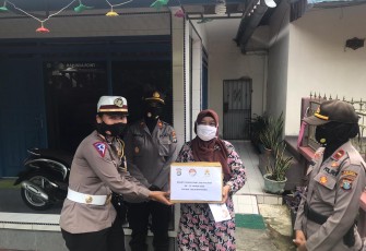 Wujud Tali Asih Polwan Polres Tanjungpinang kepada Purnawirawan Polwan
