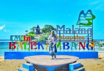 Spot foto pantai balekambang. Image via: bawaransel.com
