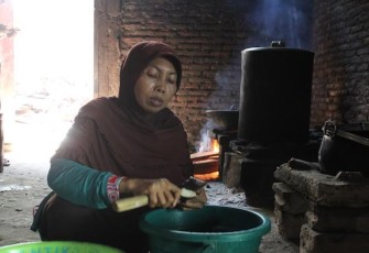 Sosok Ibu Sartillah (46) yang akrab disapa Mbah Illah