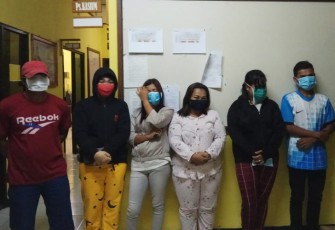 Enam orang saat diamankan petugas