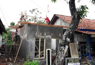 Satgas TMMD sedang rehab RTLH di Dusun Kutagaluh, Desa Kalinusu, Kecamatan Bumiayu, Kabupaten Brebes,Kamis, (15/10/2020), Kamis, (15/10/2020)
