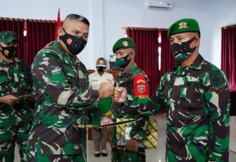 Danrem 143/HO Brigjen TNI Jannie Aldrin Siahaan SE MBA Berikan Penghargaan 