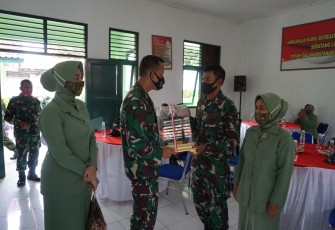 Kodim 0736/Batang melaksanakan tradisi pelepasan kepada Lettu Inf. Sumari (Danramil 08/Wonotunggal) di Aula Koramil 10/Batang, Senin (2/11/20