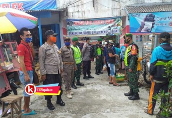 Dandim 0808/Blitar (dua dari kanan) Saat Sosialisasi Pendisiplinan Protokol Kesehatan Covid-19 (foto : Faisal NR / Klikwarta.com) 