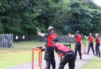 Kapolda Bengkulu dan PJU Latihan Menembak Bersama