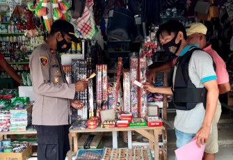 Gelar Razia Polsek Seram Barat Amankan 6 Jenis Petasan