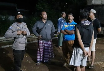 Kanitbinmas Polsek Wonotunggal Polres Batang Bripka Guntoro bersama anggota mendatangi para pemuda yang diduga meresahkan warga dan berikan imbauan kamtibmas Rabu (9/12/2020).