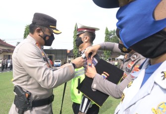 Jajaran Polres Batang Bersama Personel Gabungan Menggelar Apel Gelar Pasukan Operasi Lilin Candi 2020