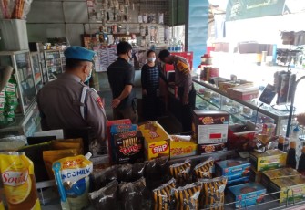 Polsek Singorojo Melaksanakan Operasi Petasan di Toko 