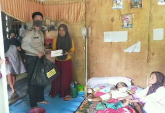 Bhabinkamtibmas Polsek Sukaraja Polres Seluma Salurkan Bantuan 1000 Berbagi 
