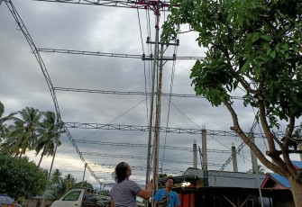 Bongkar Tenda, Pemuda Manna MD Setelah Tersengat Listrik