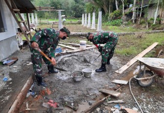 Danramil 01/SM Serahkan Bantuan Tempat Wudhu Di Pesantren Dayah Istiqamaruddin