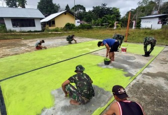 Satgas Pamtas RI-MLY Sektor Timur Kalimantan Barat Yonif 407/PK Bergotong-royong Bersama Masyarakat 