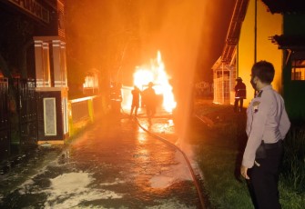 Sebuah Mobil Jenis Daihatsu Luxio Bernopol G 8994 NB Hangus Terbakar di Dukuh Kedungmiri Kelurahan Kasepuhan 