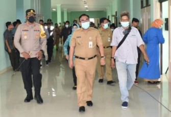 Pemkab Pekalongan melaksanakan pencanangan vaksinasi covid 19 yang diikuti oleh Bupati, Kapolres Pekalongan, Dandim 0710 Pekalongan, Ketua DPRD, Kajari, Ketua MUI, FKUB, KNPI, Kepala Dinas Kesehatan Kabupaten Pekalongan, di UPTD Puskesmas Kesesi 1 pada hari ini, Senin (25/01/2021).
