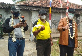 Kades Montongsari H. Sunaryo, Rektor Undip Prof  Dr. H. Yos Johan Utama SH. M. Hum  Directur PT. MSU Ir. Agus Tono Edi Prabowo saat peresmian Jembatan Welas Asih