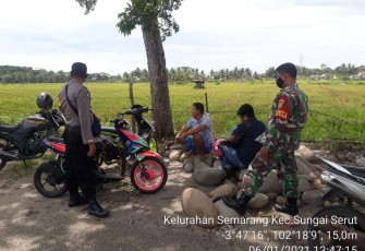 Bhabinkamtibmas dan Babinsa Beri Imbauan Untuk Patuhi Prokes Covid-19
