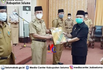 Sekda Ir. Ricky Gunarwan Menerima Surat Penunjukan Sebagai Pelaksana Harian Bupati Seluma