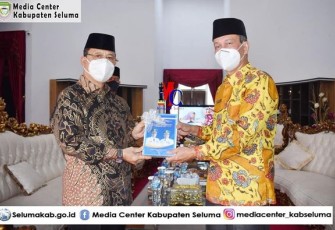 Pemberian Cindera Mata dari Plh Bupati Seluma