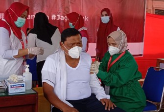 Mantan Bupati Bengkulu Utara H Mian Menerima Vaksinasi Covid-19 Tahap II 