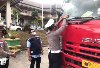 Sat Lantas Polres Bintan Sosialisasikan Keselamatan Berlalu Lintas dan Wajib Gunakan Masker 