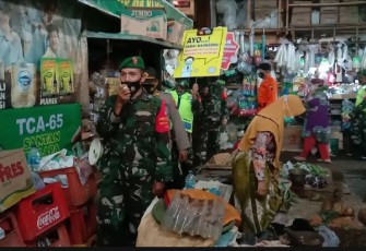 Tim Penegak Protokol Kodim 0715/Kendal bersama Polres Kendal dan instansi terkait lainnya menyasar pengunjung dan pedagang Pasar Cepiring