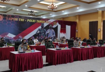 Komandan Korem 072/Pamungkas "Brigjen TNI Ibnu Bintang Setiawan. S.I.P., M. M. mengikuti Rapat Pimpinan (Rapim) TNI-Polri Tahun 2021 secara virtual (Vicon), bertempat di Aula Gd. Anton Sujarwo Polda DIY, Senin, (15/2/2021). 