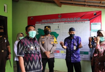Forkopimda Kab. Pekalongan melaksanakan pengecekan posko PPKM skala Mikro di wilayah Kab. Pekalongan, Selasa (16/02/2021).